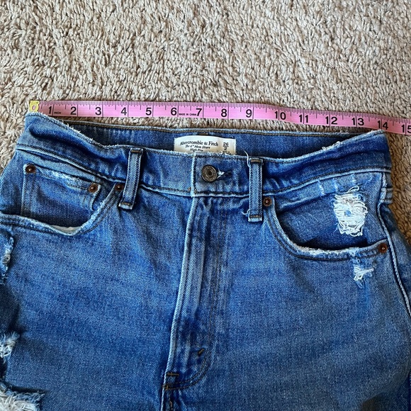 SOLD ON CROSSPOST Abercrombie and Fitch high rise mom short - Picture 9 of 10